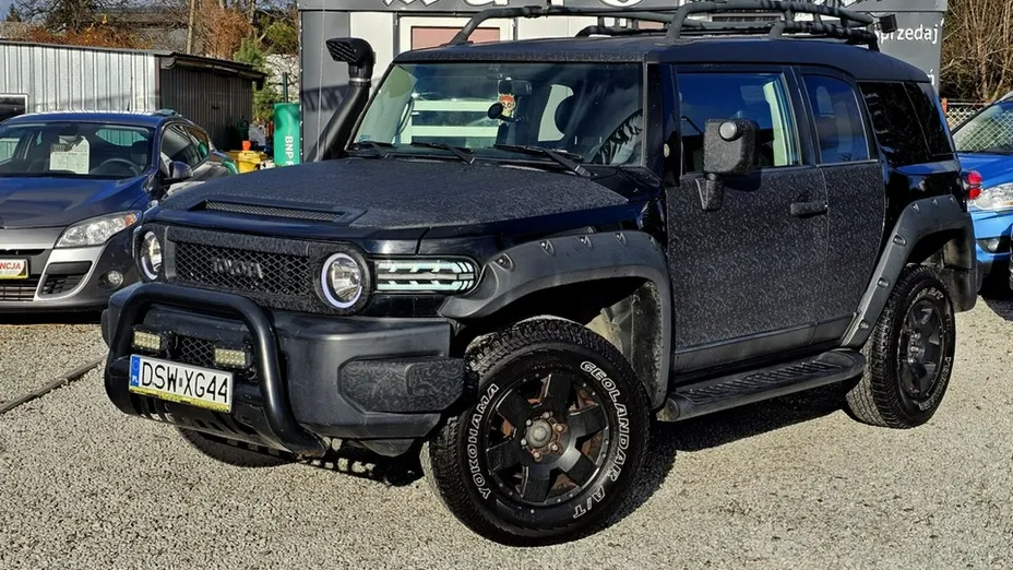 TOYOTA FJ Cruiser -