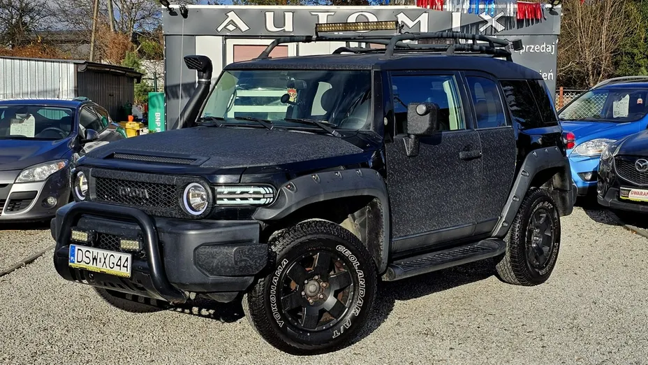 TOYOTA FJ Cruiser -