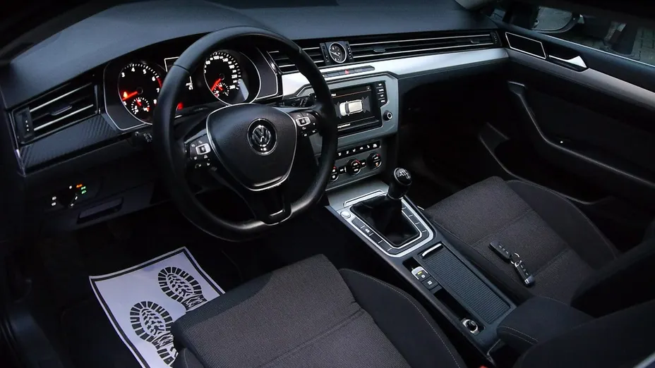 VOLKSWAGEN Passat -
