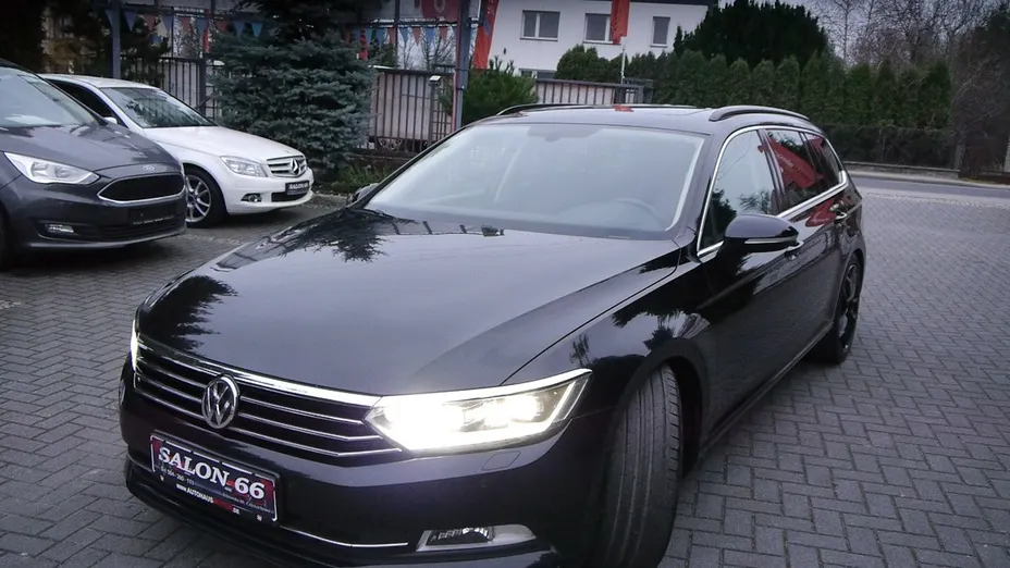 VOLKSWAGEN Passat -