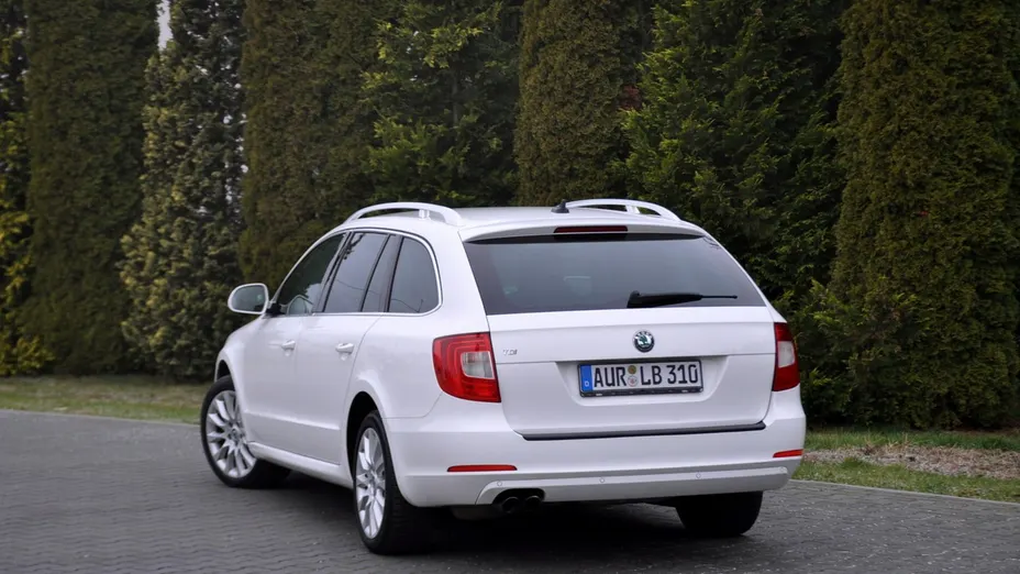 SKODA Superb -