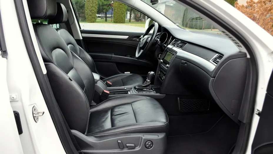 SKODA Superb -