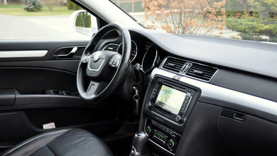 SKODA Superb -