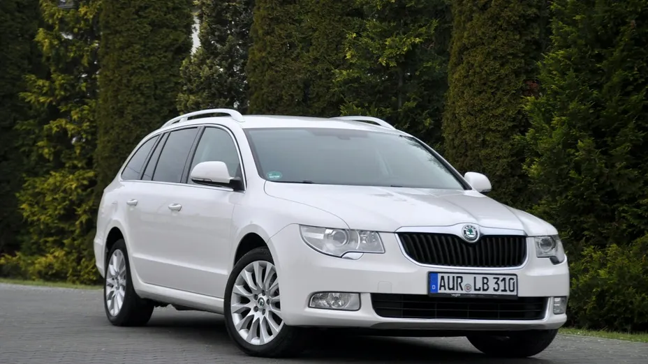 SKODA Superb -