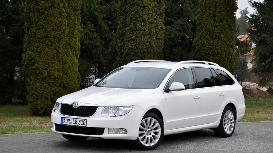 SKODA Superb -
