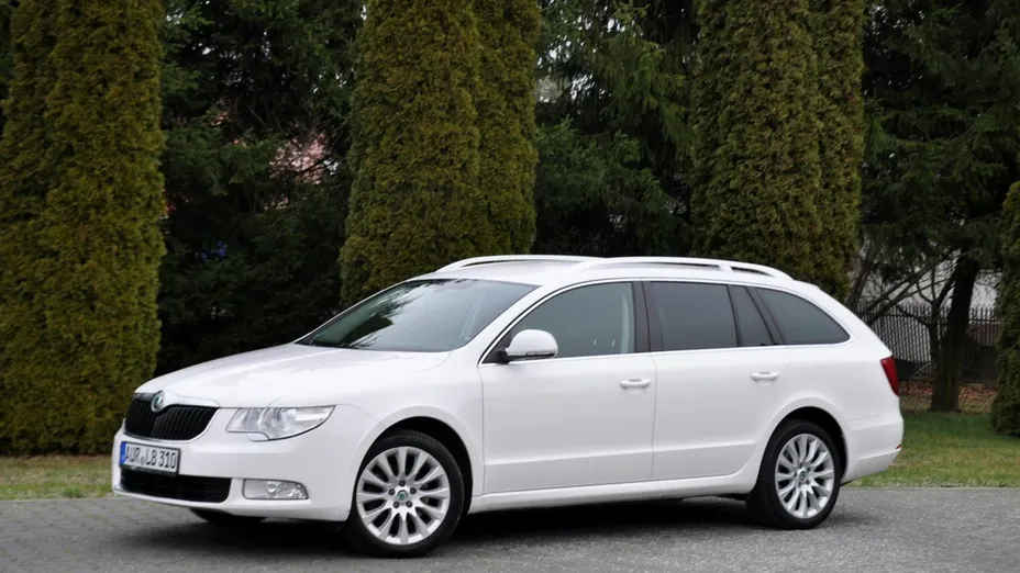 SKODA Superb -