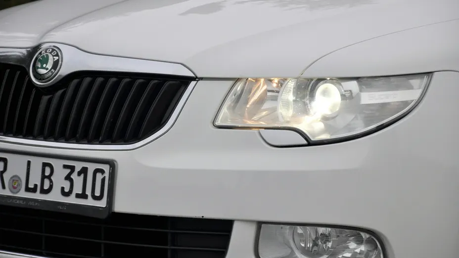 SKODA Superb -