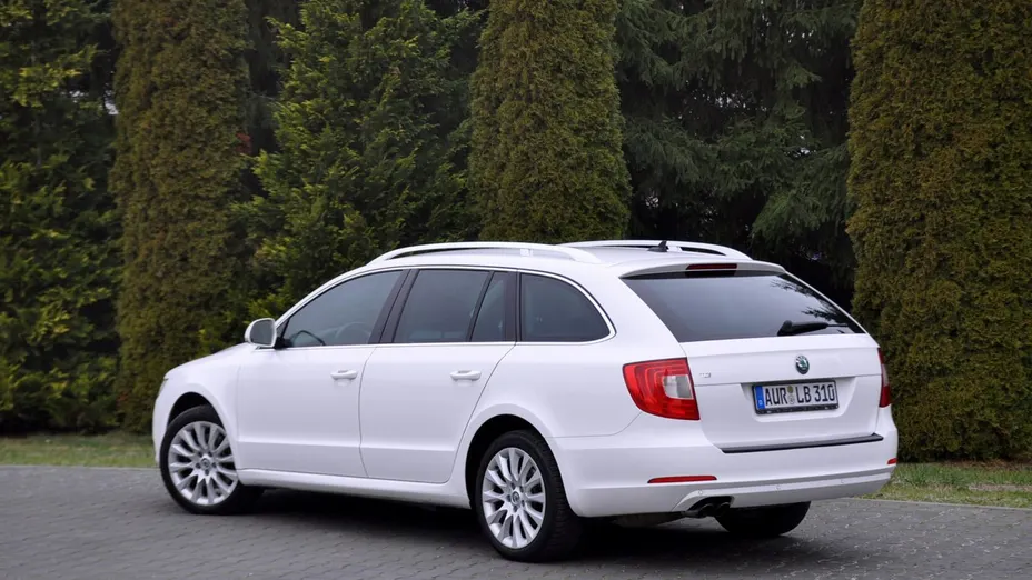 SKODA Superb -