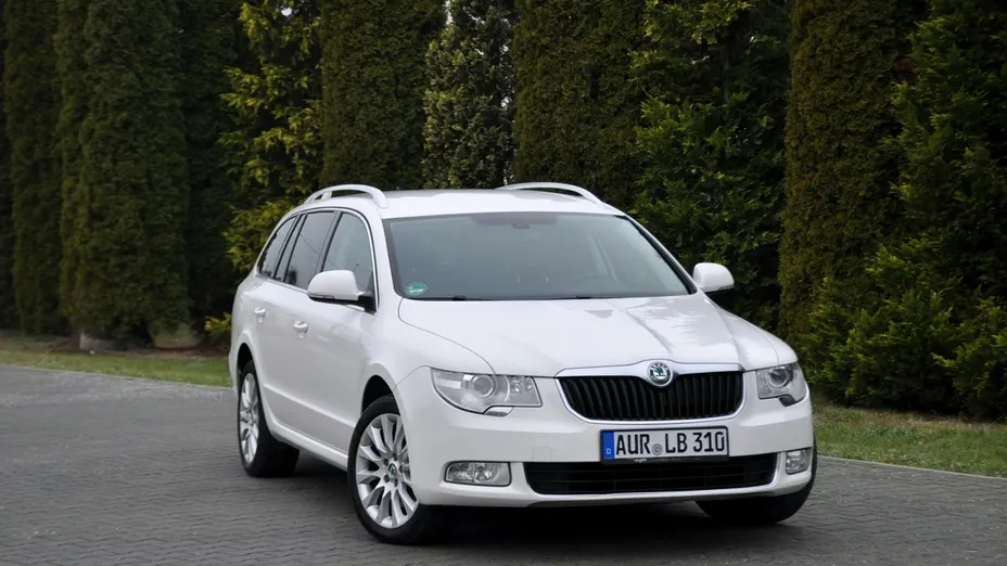 SKODA Superb -