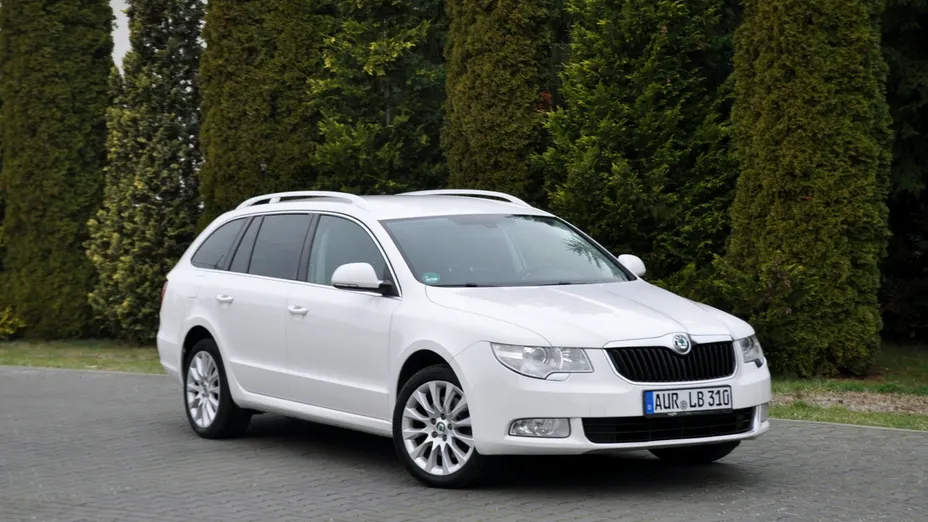 SKODA Superb -