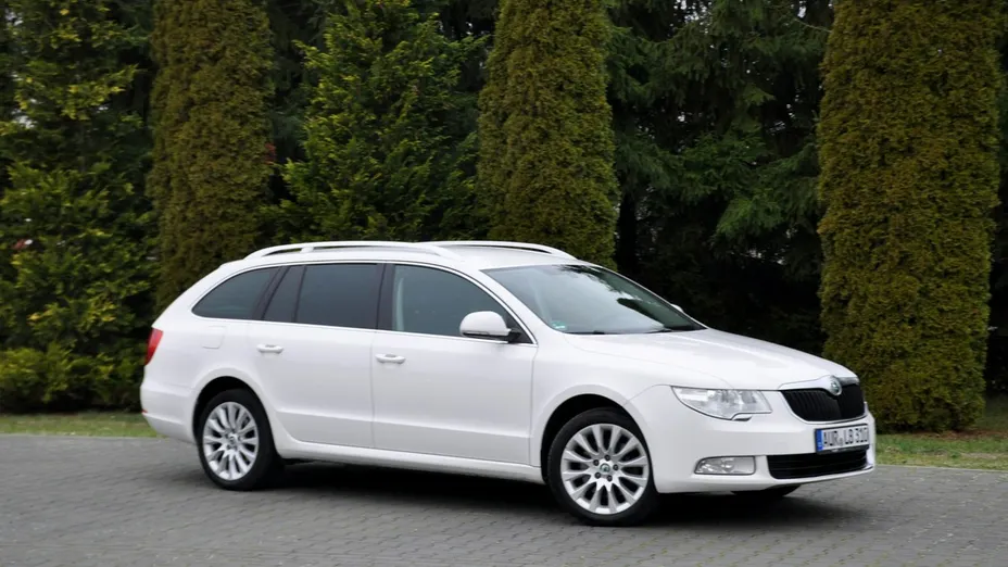 SKODA Superb -