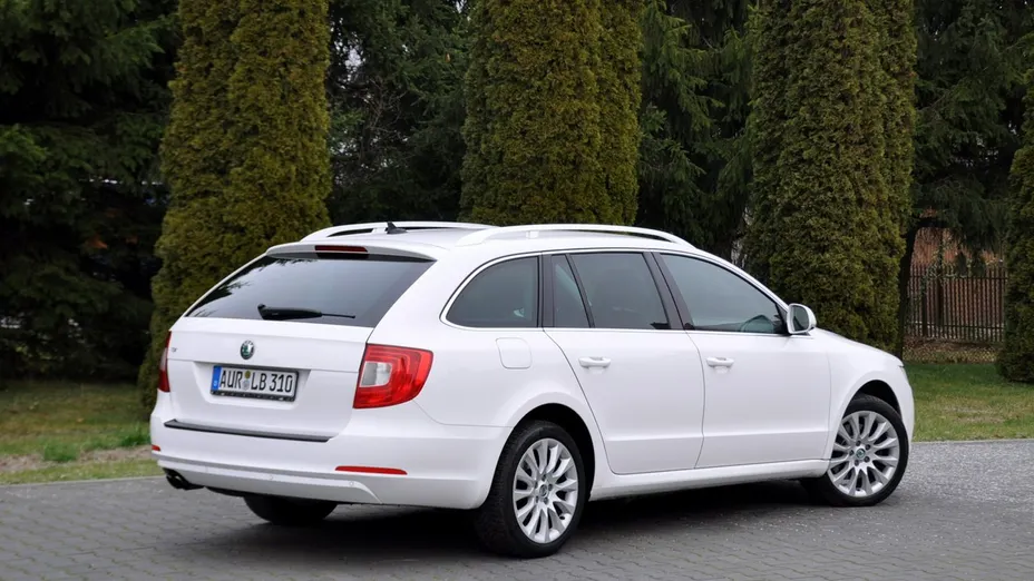 SKODA Superb -