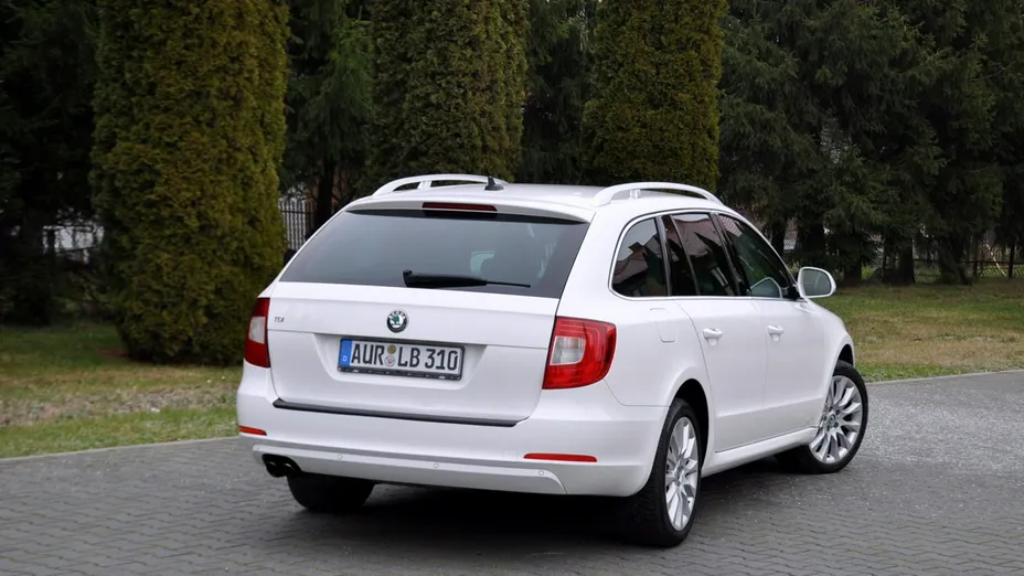 SKODA Superb -