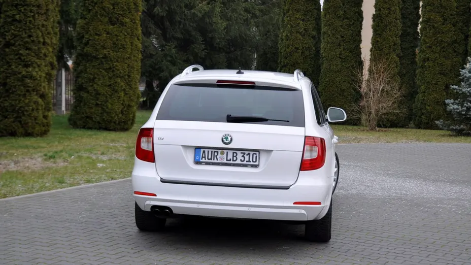 SKODA Superb -