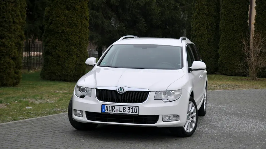 SKODA Superb -