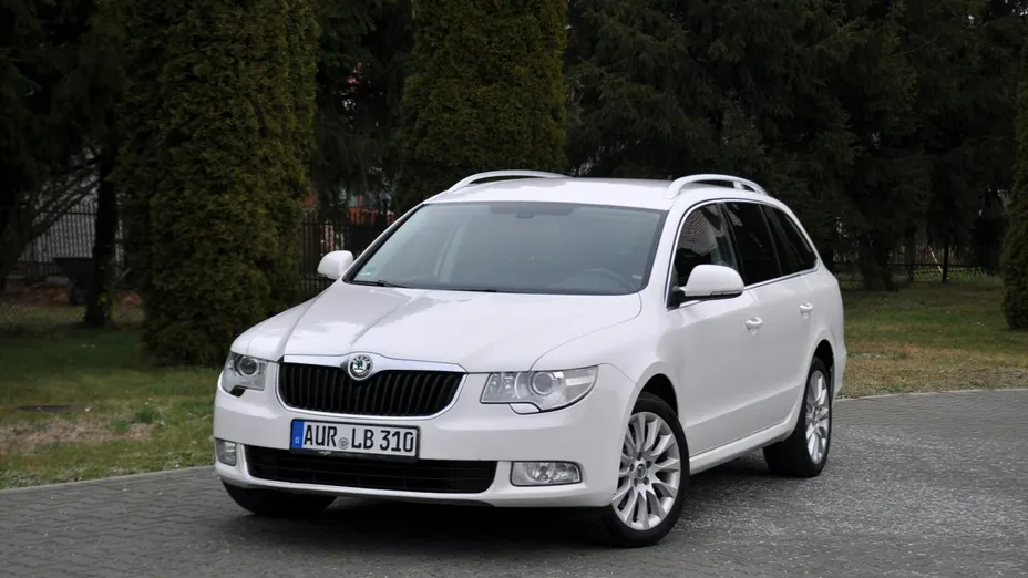SKODA Superb -