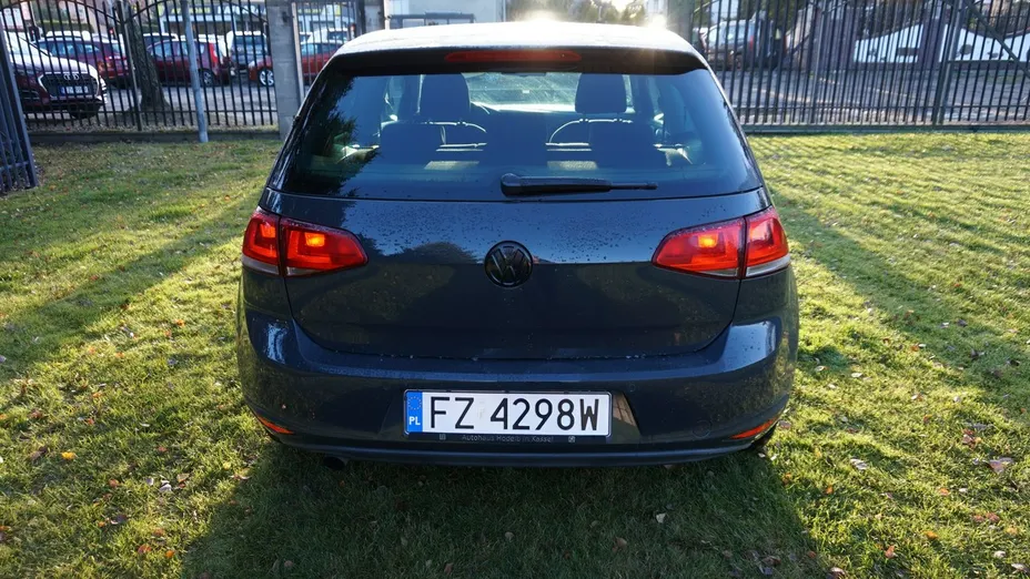 VOLKSWAGEN Golf -
