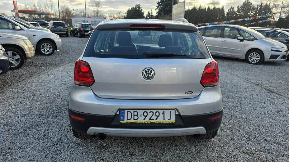 VOLKSWAGEN Polo -