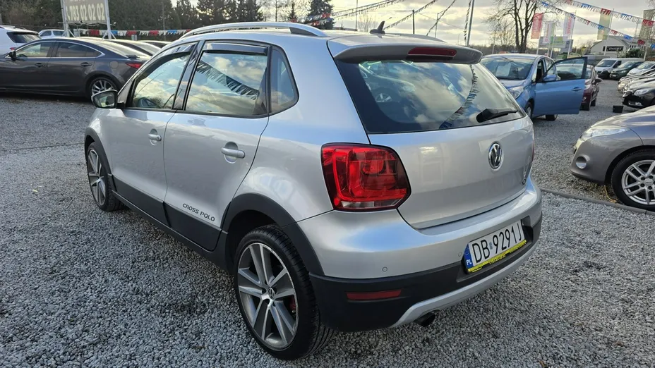 VOLKSWAGEN Polo -