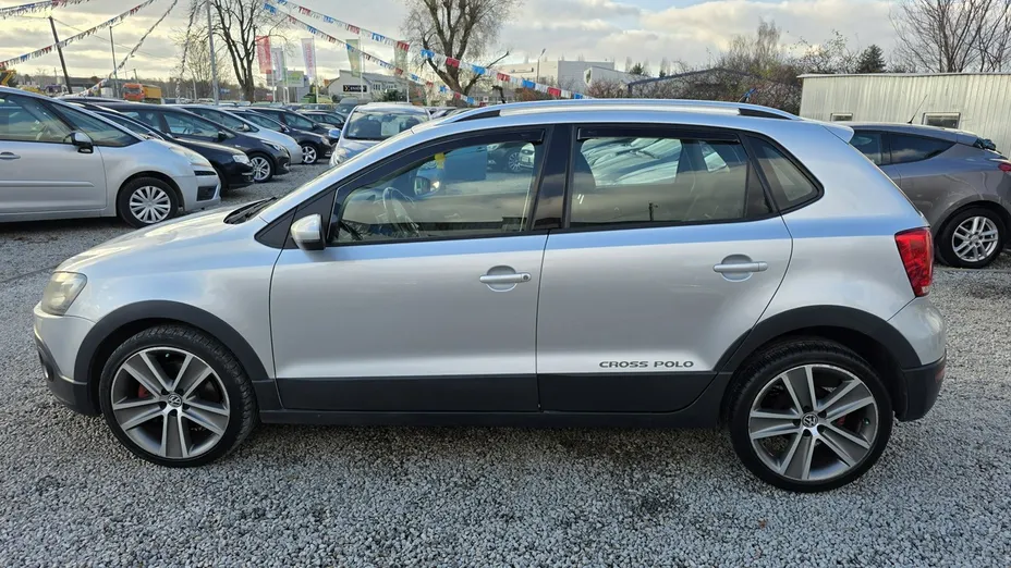 VOLKSWAGEN Polo -
