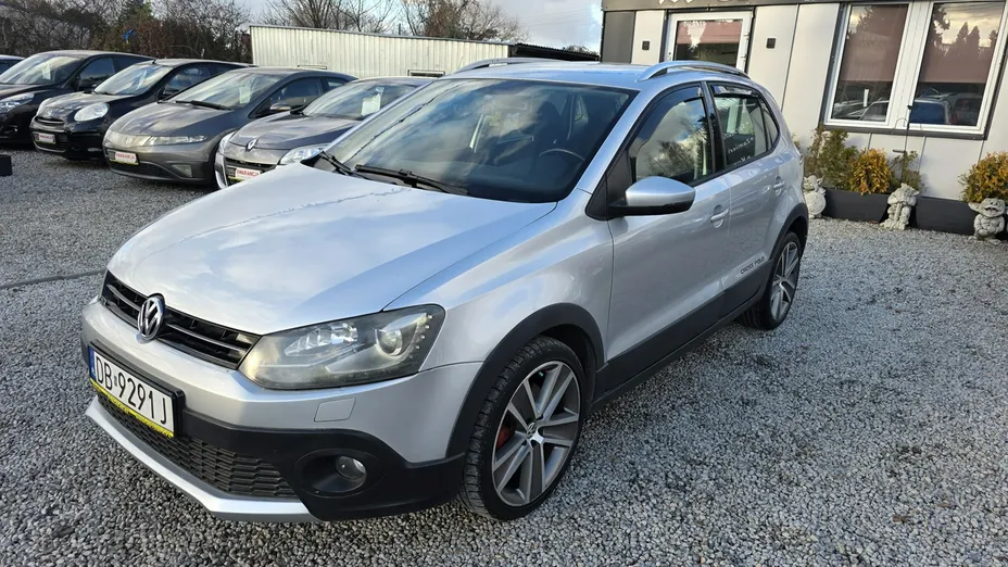 VOLKSWAGEN Polo -