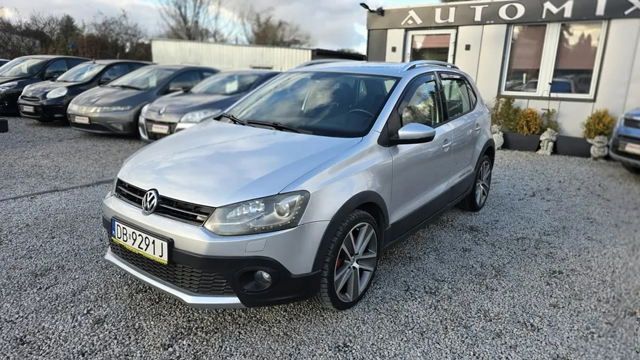 VOLKSWAGEN Polo -