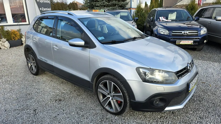 VOLKSWAGEN Polo -