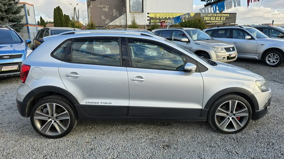 VOLKSWAGEN Polo -