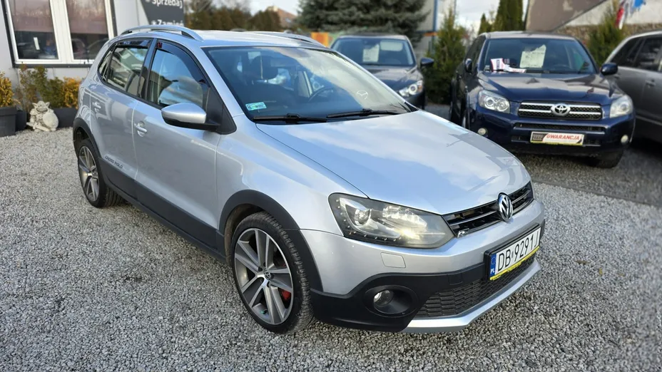 VOLKSWAGEN Polo -