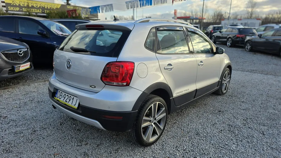 VOLKSWAGEN Polo -