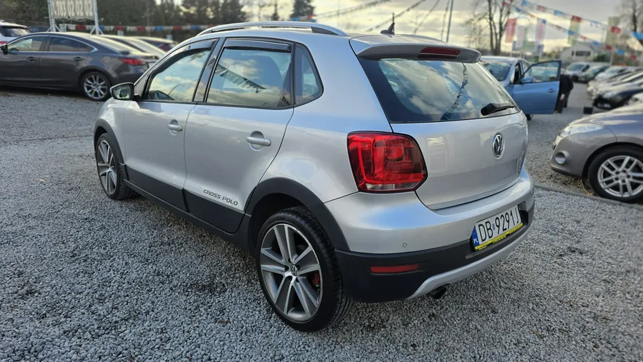 VOLKSWAGEN Polo -