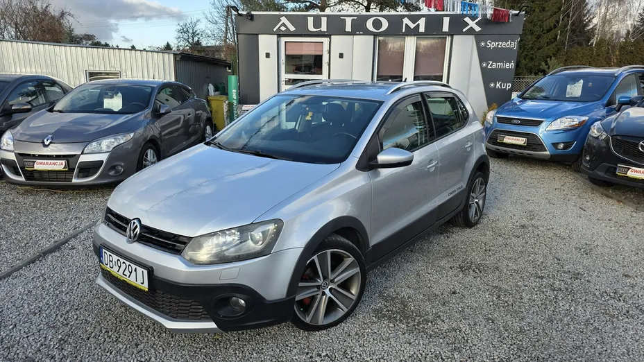VOLKSWAGEN Polo -
