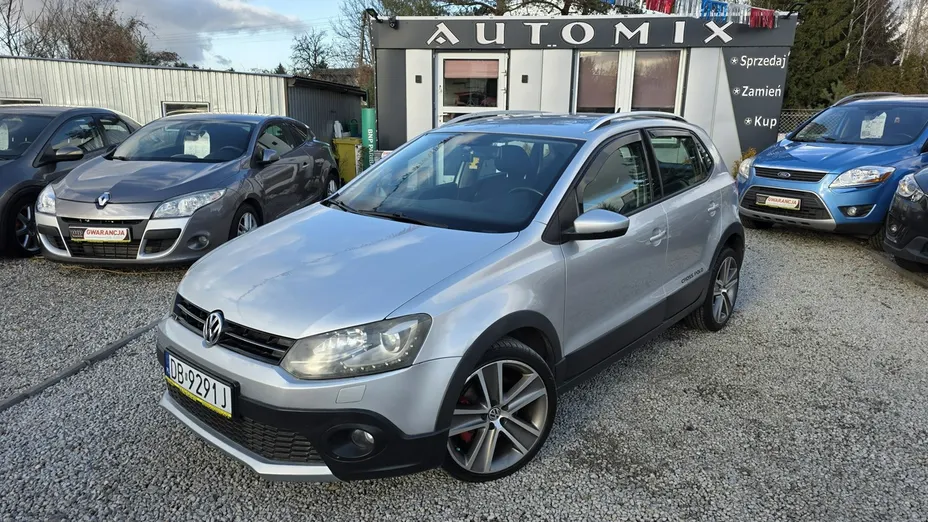 VOLKSWAGEN Polo -