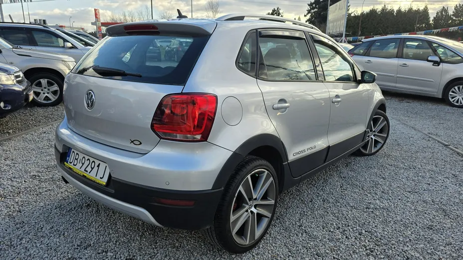 VOLKSWAGEN Polo -
