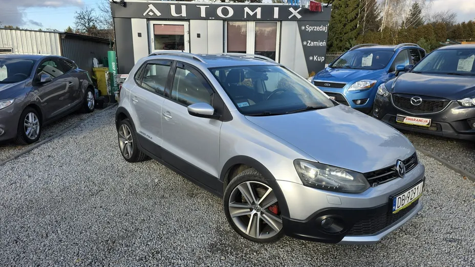VOLKSWAGEN Polo -