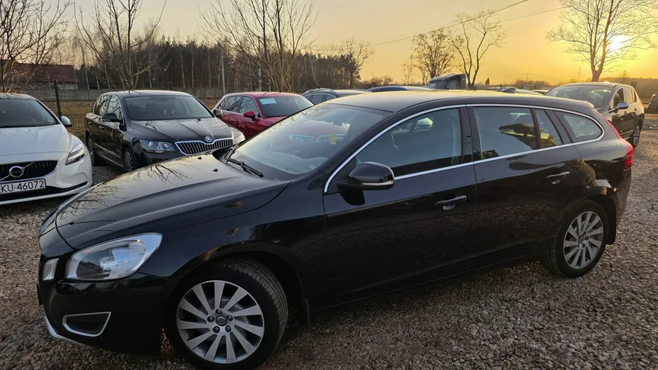 VOLVO V60 -
