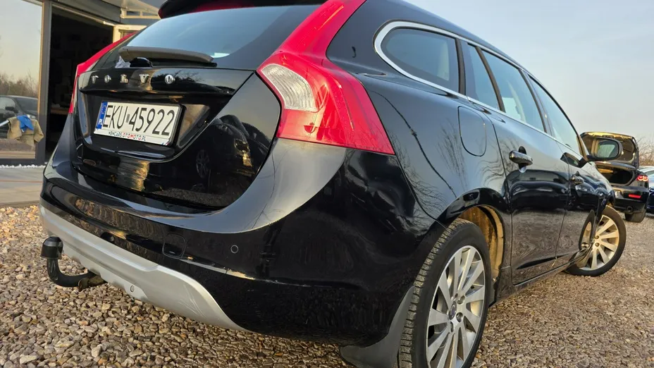 VOLVO V60 -