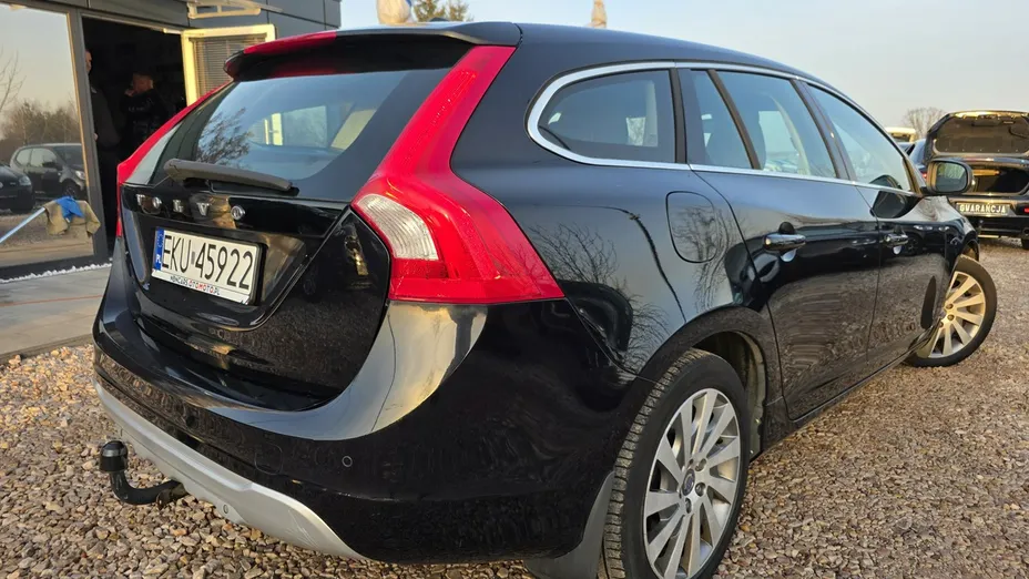VOLVO V60 -