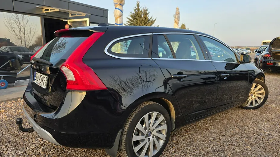 VOLVO V60 -