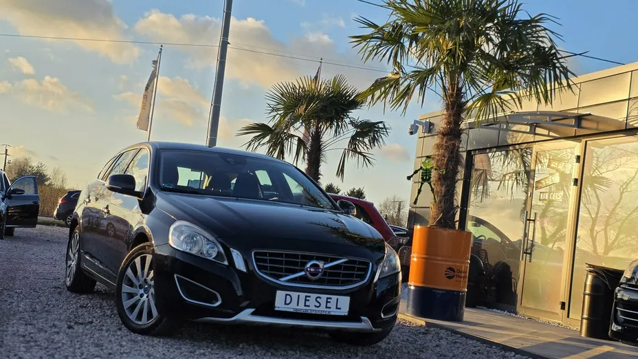 VOLVO V60 -