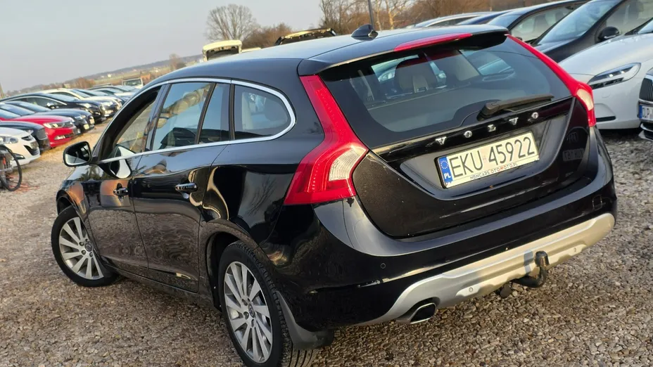 VOLVO V60 -