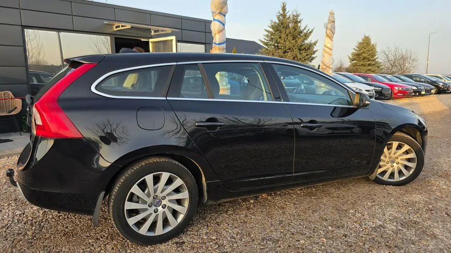 VOLVO V60 -
