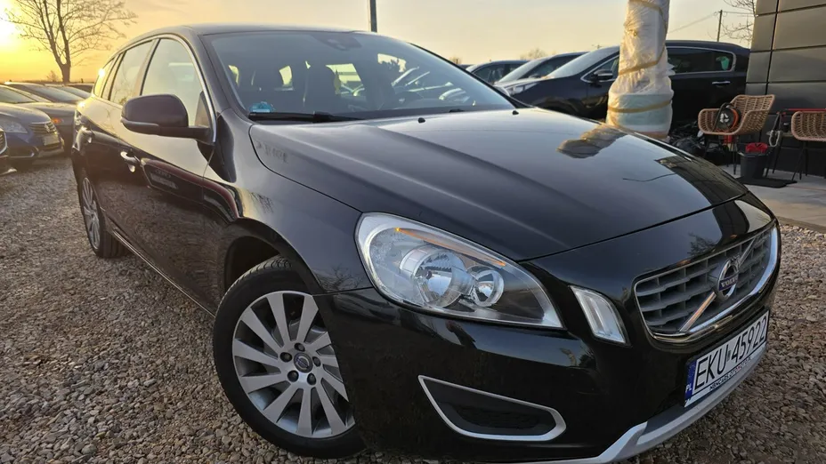 VOLVO V60 -