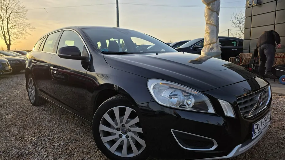 VOLVO V60 -