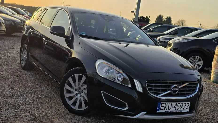 VOLVO V60 -