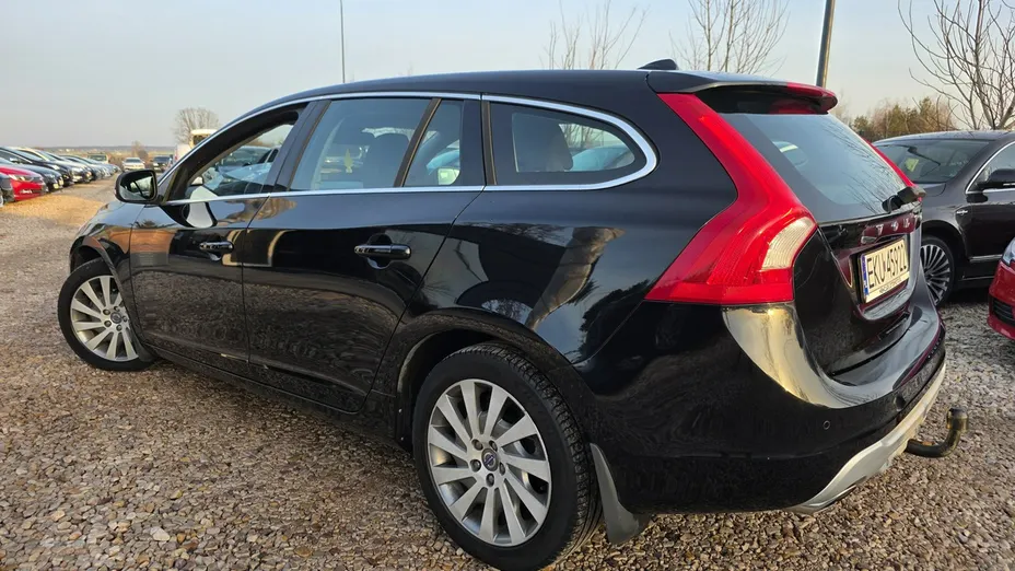 VOLVO V60 -