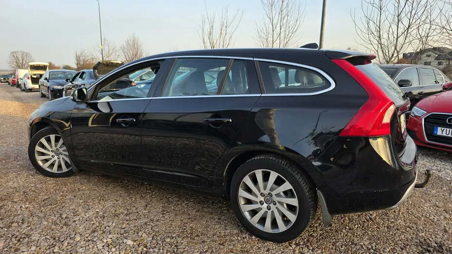VOLVO V60 -