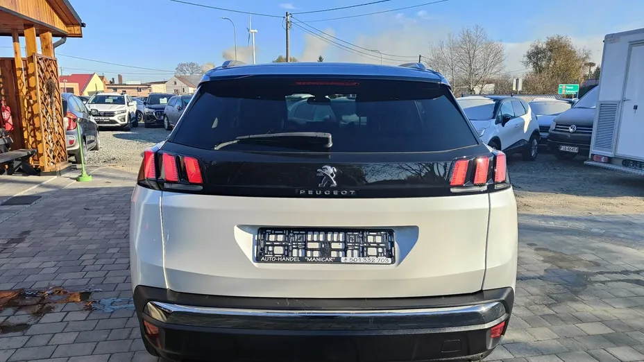 PEUGEOT 3008 -