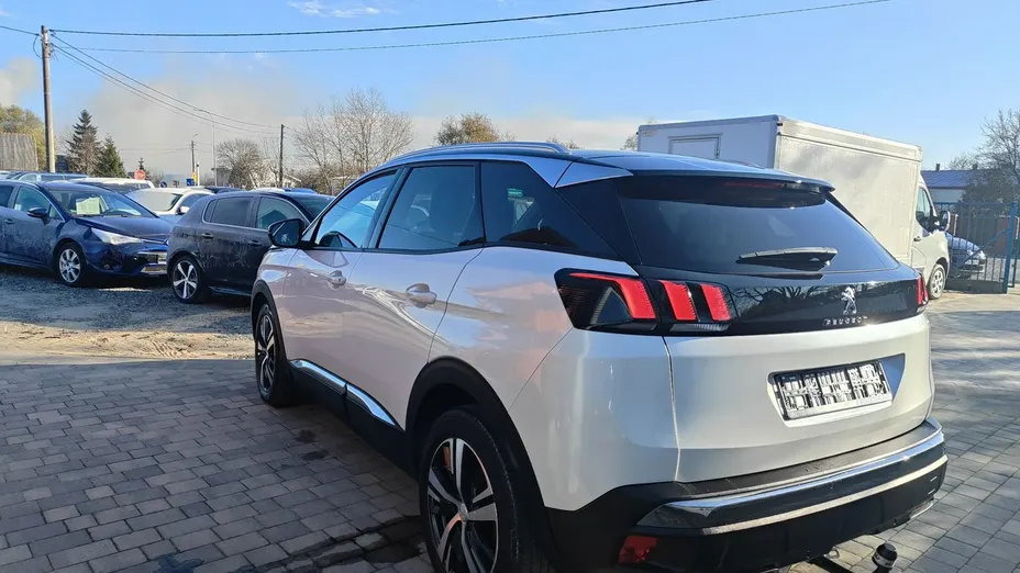 PEUGEOT 3008 -