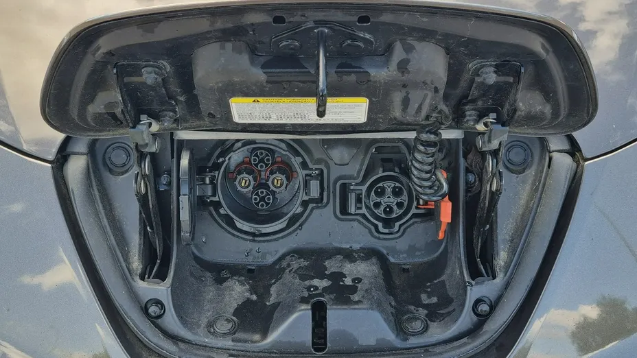 NISSAN Leaf -